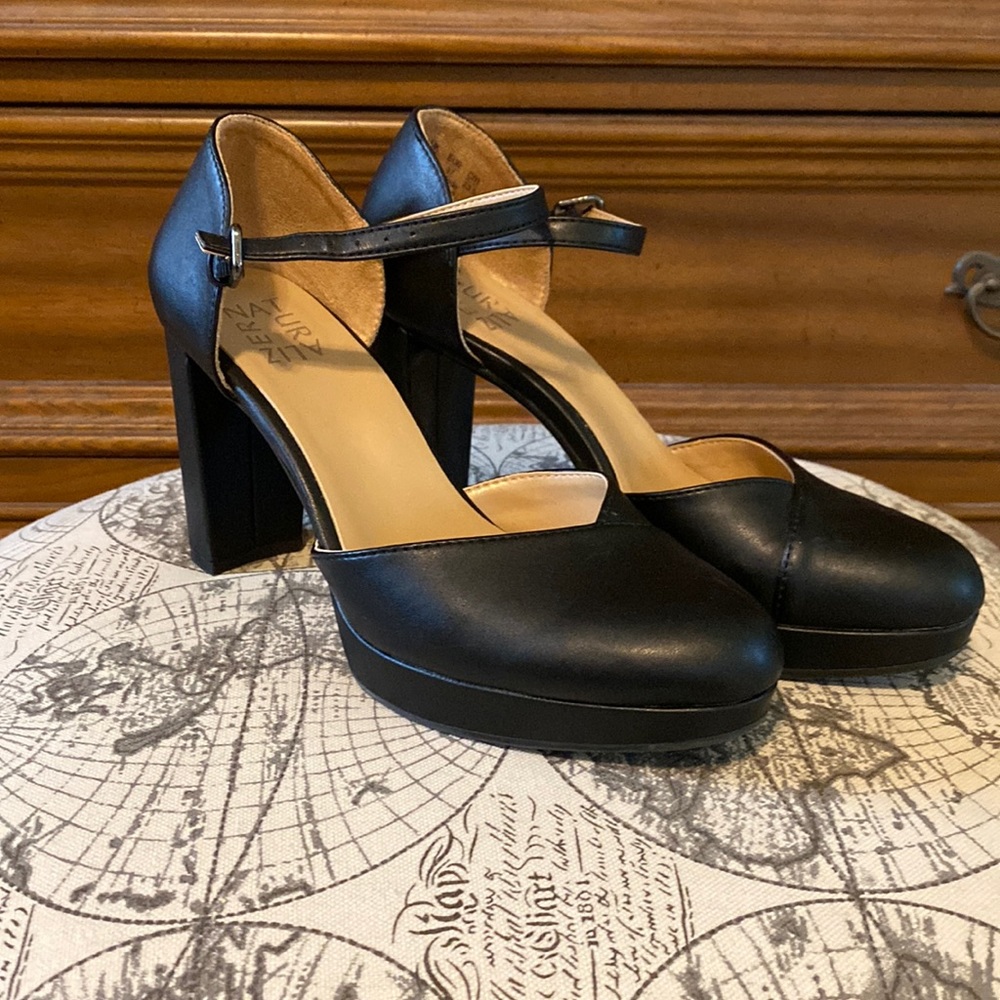 Naturalizer pumps- Size 7 😊💟